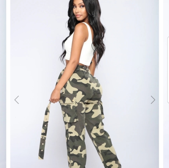 Highwasited Camo Pants. With belt. - Picture 3 of 3